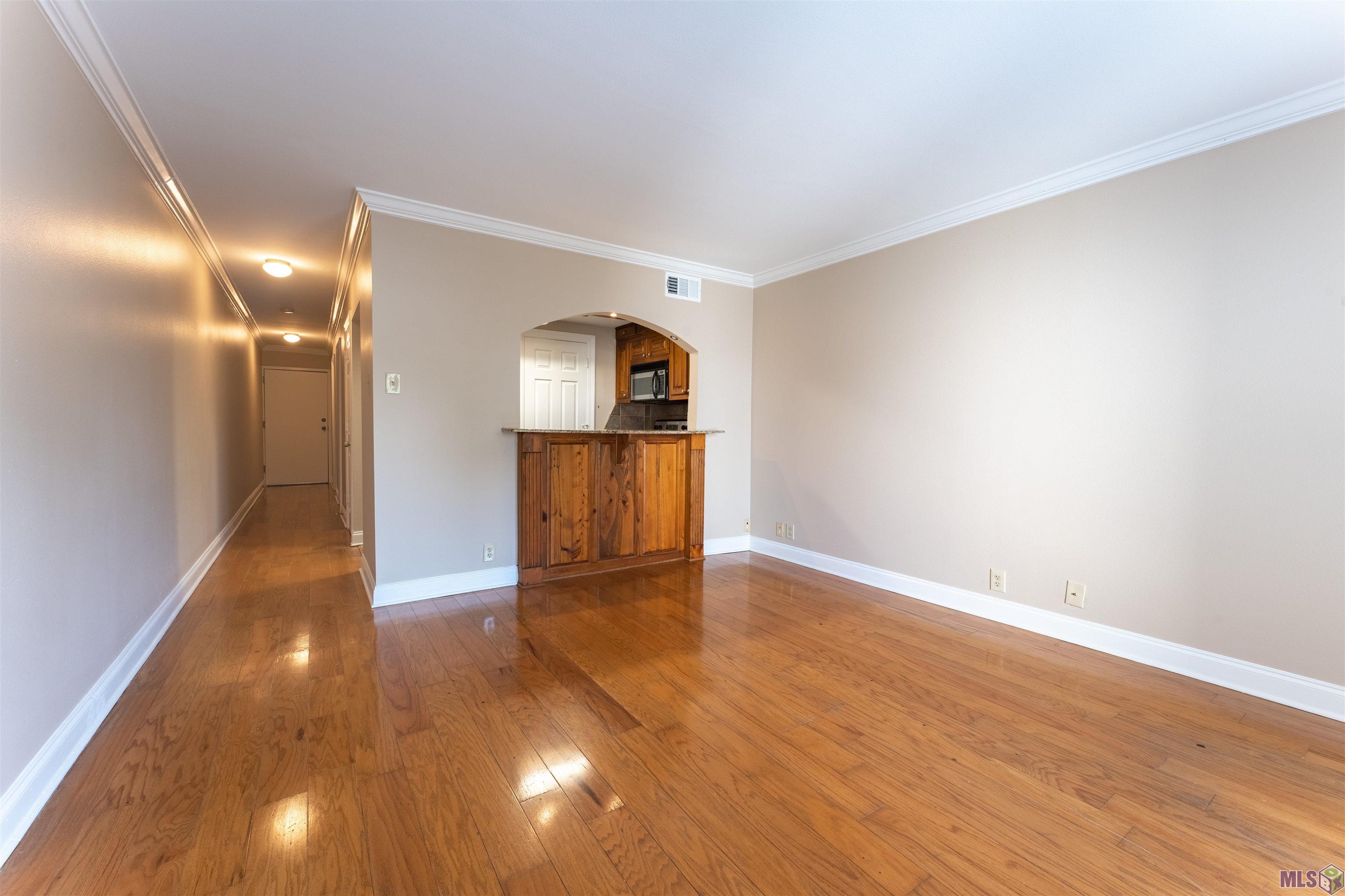 listing main picture