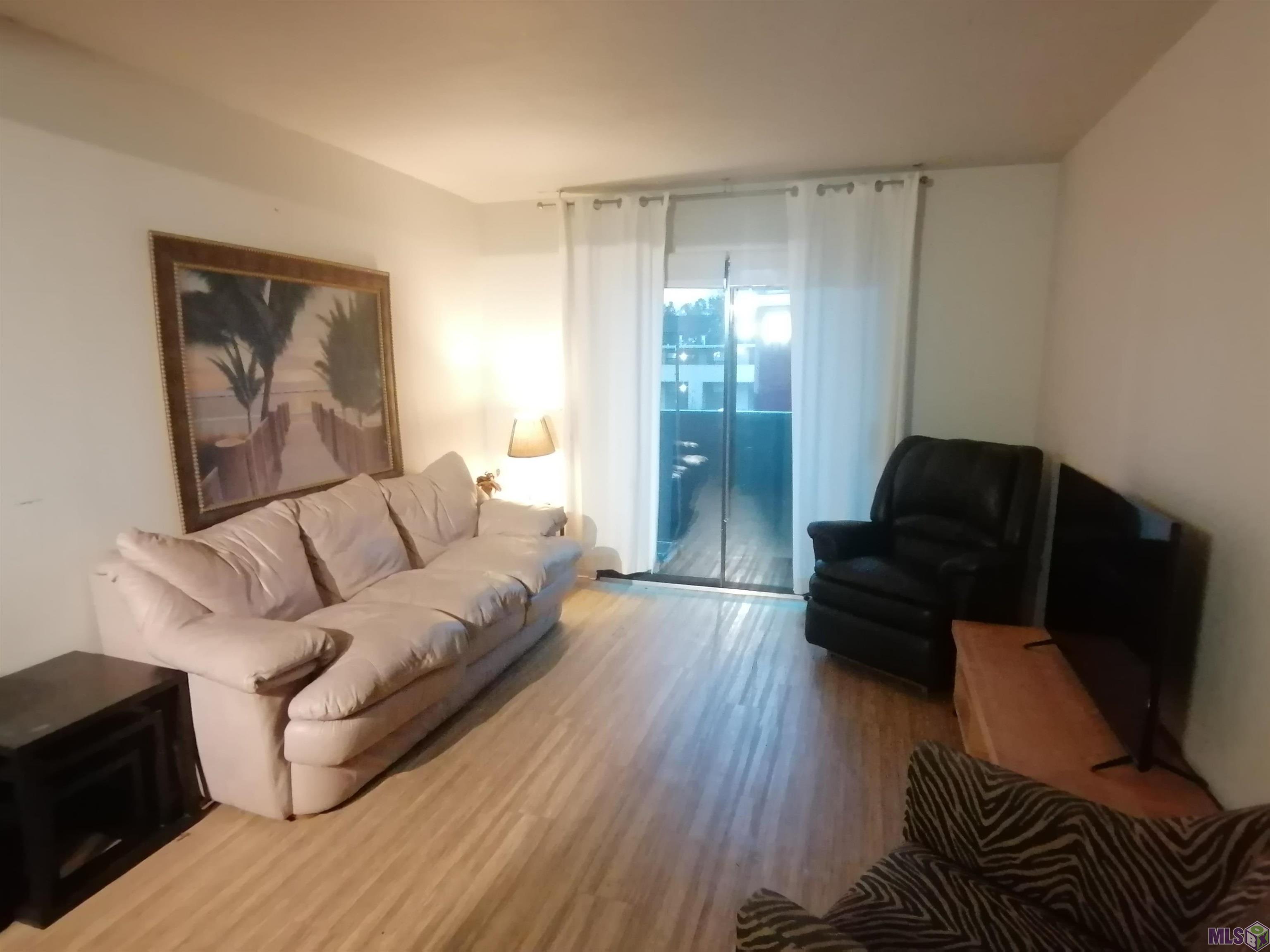 listing main picture