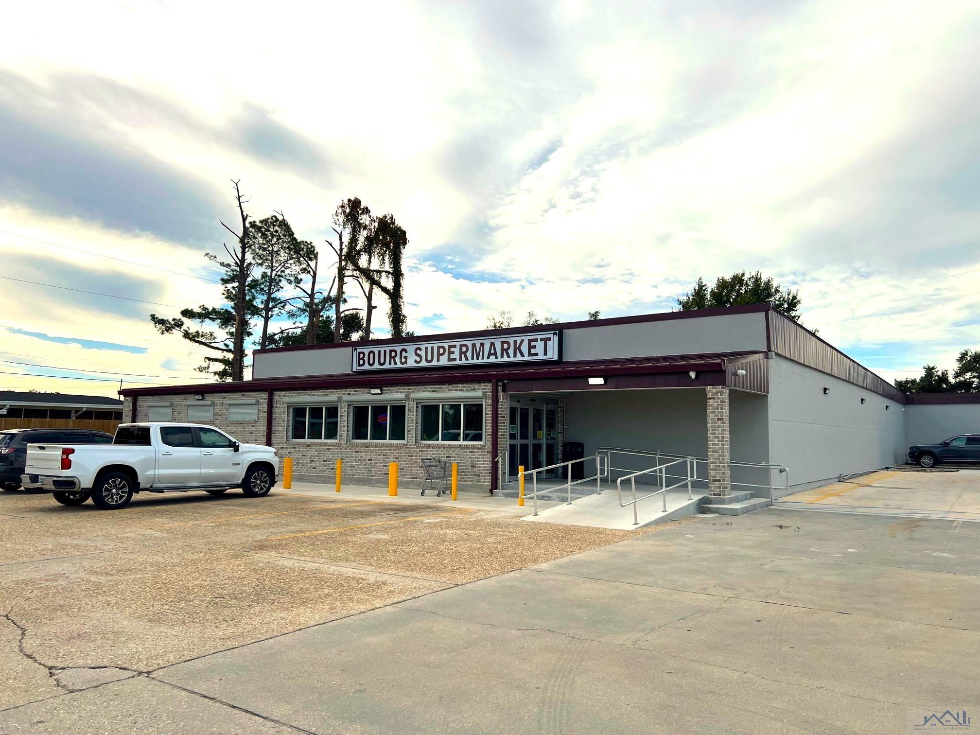 4512 Country Dr