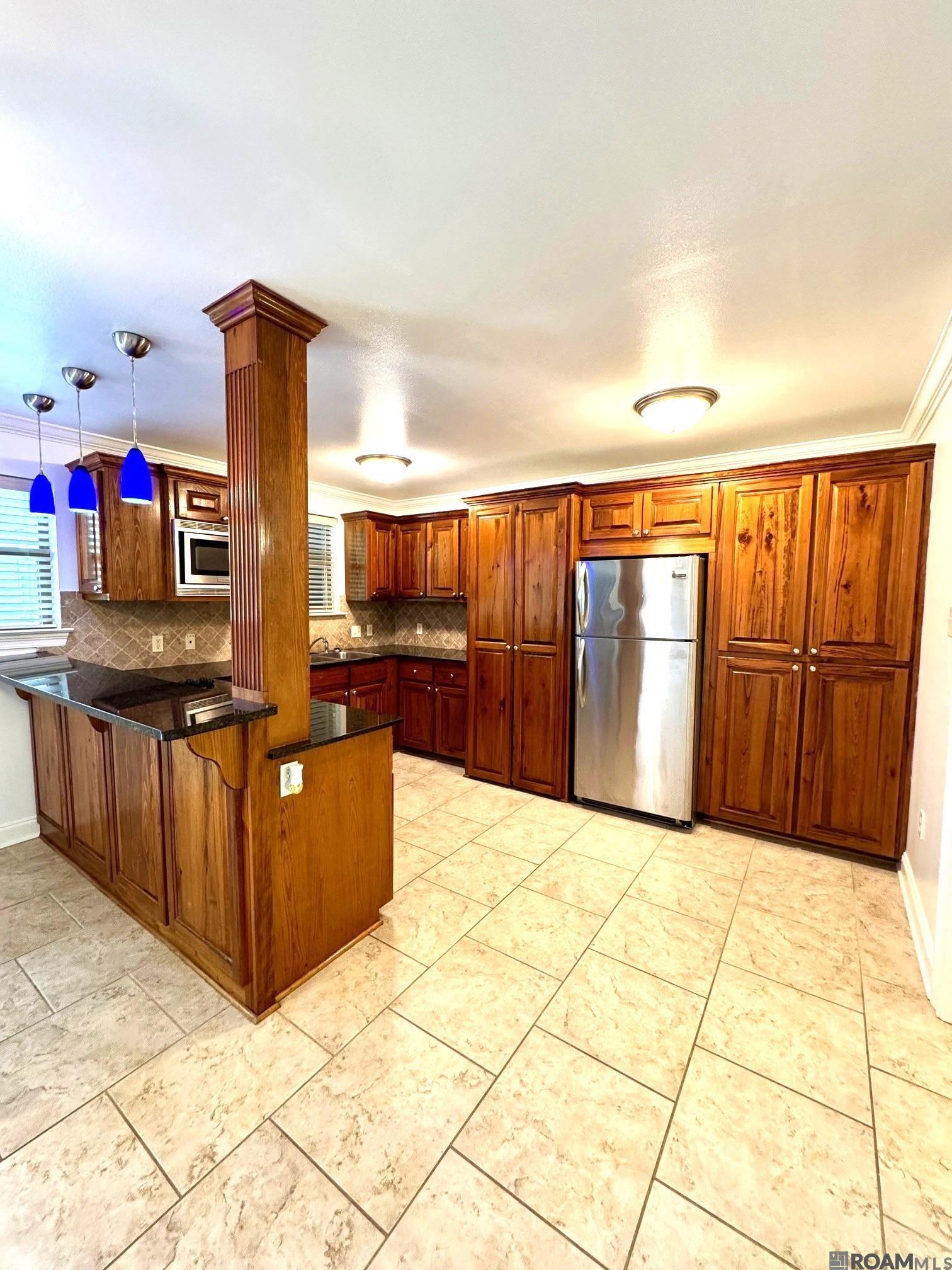 listing main picture