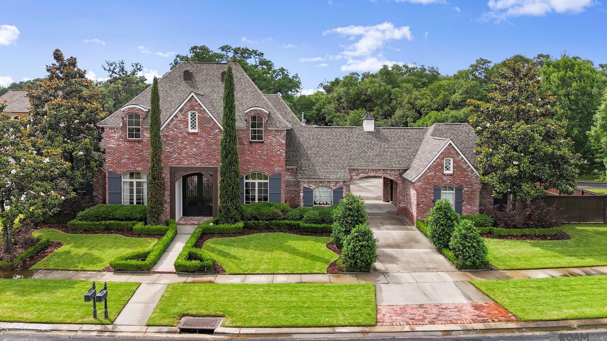 Custom built home on a .84 acre corner lot with gunite pool, 3 car garage, porte cochere, and full house generator. Home features exposed brick, heart of pine beams sourced from a Singer sewing machine factory from the 1800’s, kitchen floors are hand chipped limestone imported from Jerusalem and all solid wood doors throughout. Kitchen boasts a commercial grade oven, custom cabinetry, ice maker, built in refrigerator and farmhouse sink. Primary suite overlooks the pool and backyard. Primary bath is dripping in Italian marble with large shower, soaking tub, tons of storage/custom cabinetry and walk in closet. All bedrooms have en suite bathrooms - guest bedroom and office located downstairs and 2 bedrooms and a large bonus room upstairs. Outside, an OASIS awaits - large screened in patio with outdoor kitchen, herringbone bricked floors, bead board ceilings, pool with fountains and UV system and a large fenced yard overlooking majestic live oak trees. Amazing parking with two driveway entrances, 3 car garage, 22KW full house generator, roof replaced in 2021, landscape lighting, irrigation in beds and yard, security cameras and surround sound.