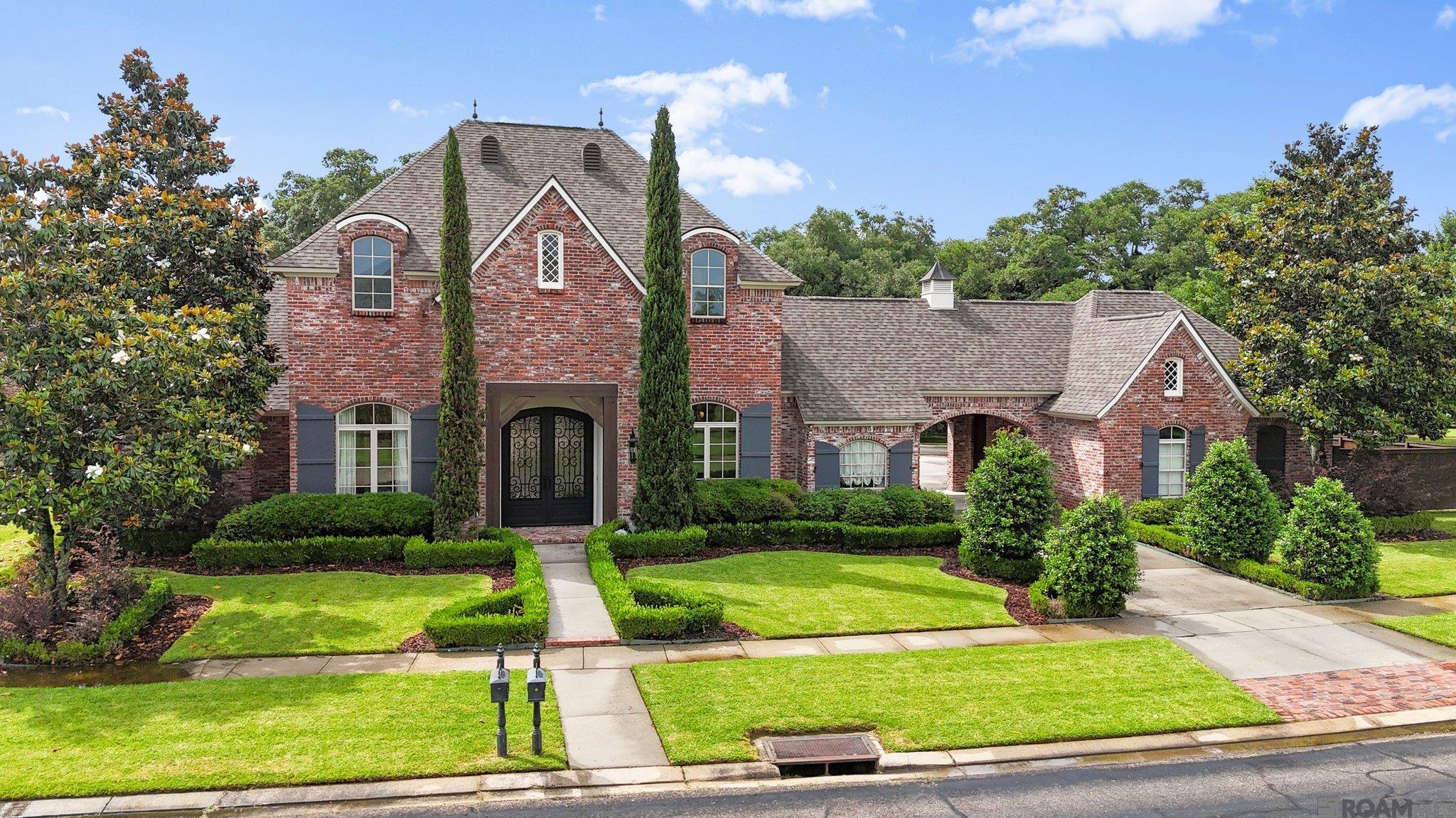 Custom built home on a .84 acre corner lot with gunite pool, 3 car garage, porte cochere, and full house generator. Home features exposed brick, heart of pine beams sourced from a Singer sewing machine factory from the 1800’s, kitchen floors are hand chipped limestone imported from Jerusalem and all solid wood doors throughout. Kitchen boasts a commercial grade oven, custom cabinetry, ice maker, built in refrigerator and farmhouse sink. Primary suite overlooks the pool and backyard. Primary bath is dripping in Italian marble with large shower, soaking tub, tons of storage/custom cabinetry and walk in closet. All bedrooms have en suite bathrooms - guest bedroom and office located downstairs and 2 bedrooms and a large bonus room upstairs. Outside, an OASIS awaits - large screened in patio with outdoor kitchen, herringbone bricked floors, bead board ceilings, pool with fountains and UV system and a large fenced yard overlooking majestic live oak trees. Amazing parking with two driveway entrances, 3 car garage, 22KW full house generator, roof replaced in 2021, landscape lighting, irrigation in beds and yard, security cameras and surround sound.