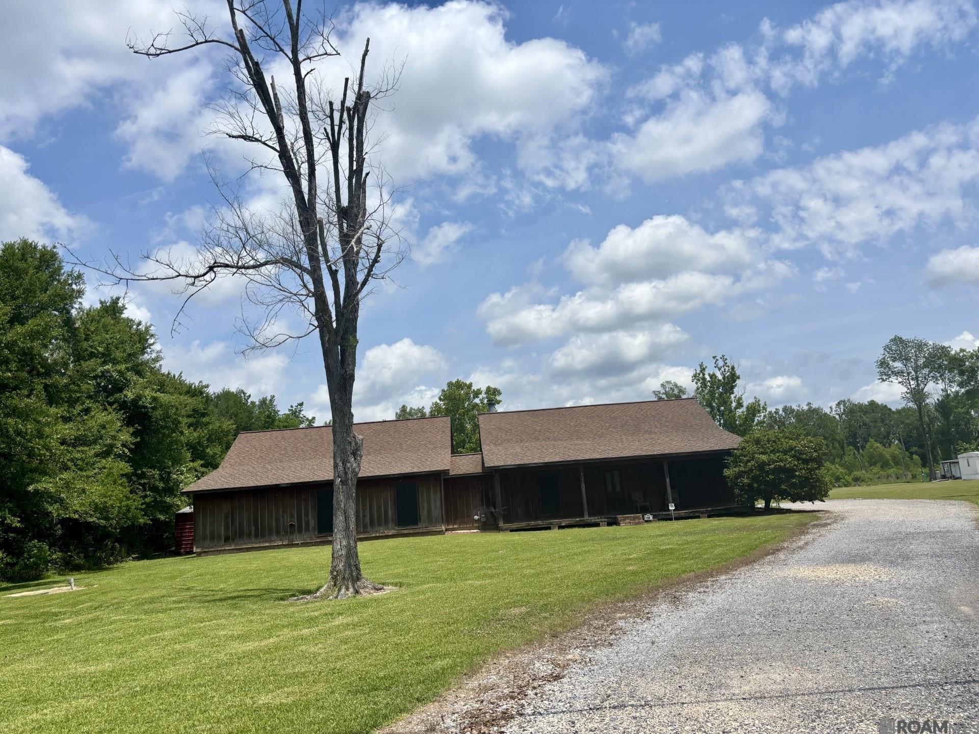 Acreage and multiple rentals in Ascension. 4 mobile homes are set up with 3 currently rented. Prime country property located near Germany Road and 44. You will get a country feel with the closeness of the city. Home has never flooded and is in flood zone X. *Structure square footage nor lot dimensions warranted by Realtor.