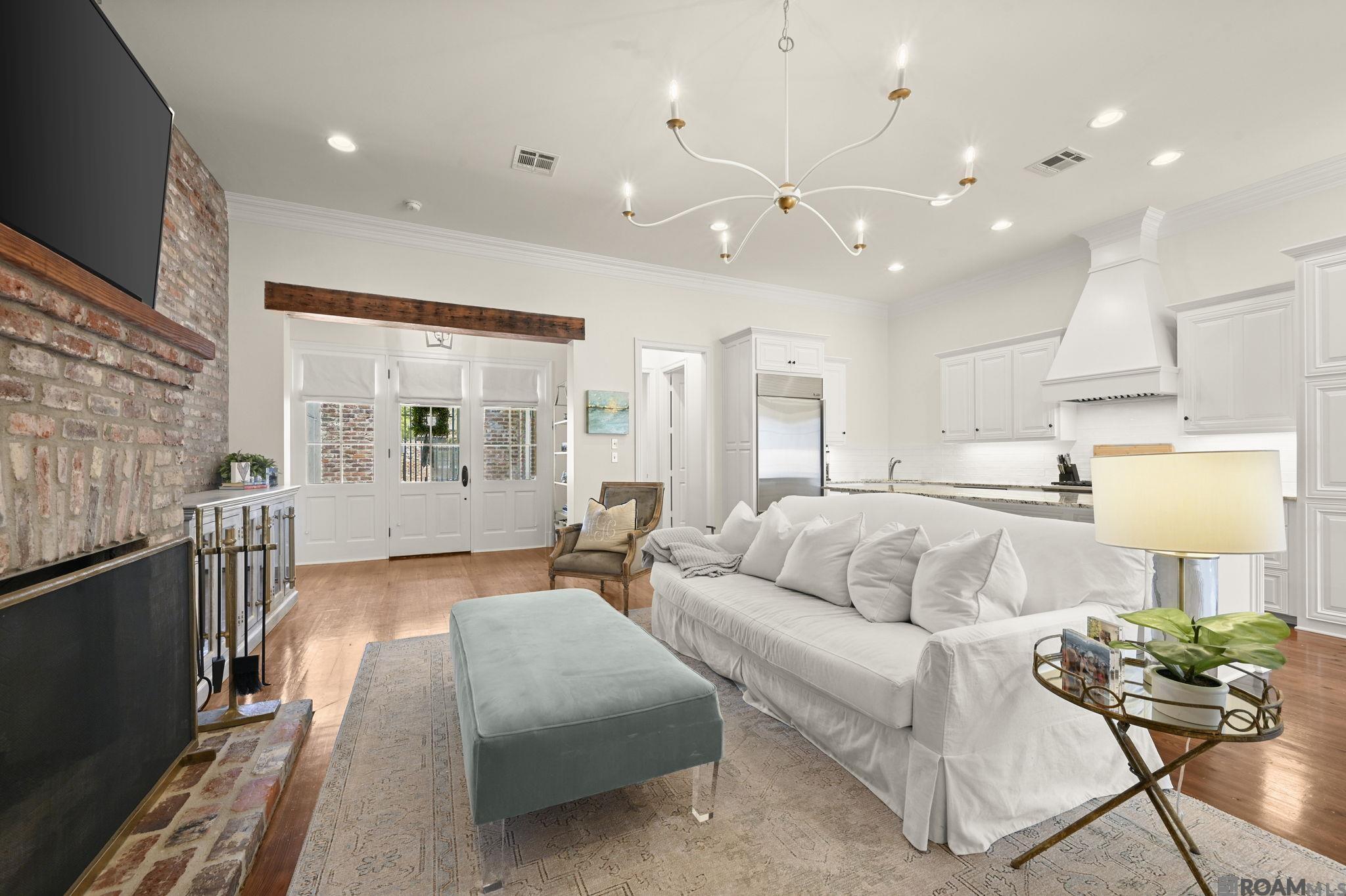 listing main picture