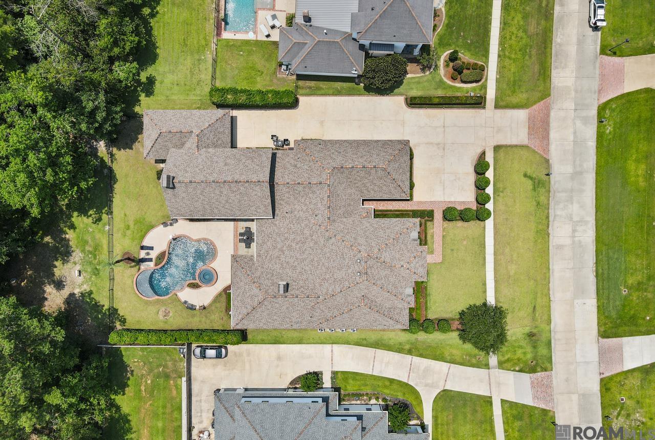 listing main picture