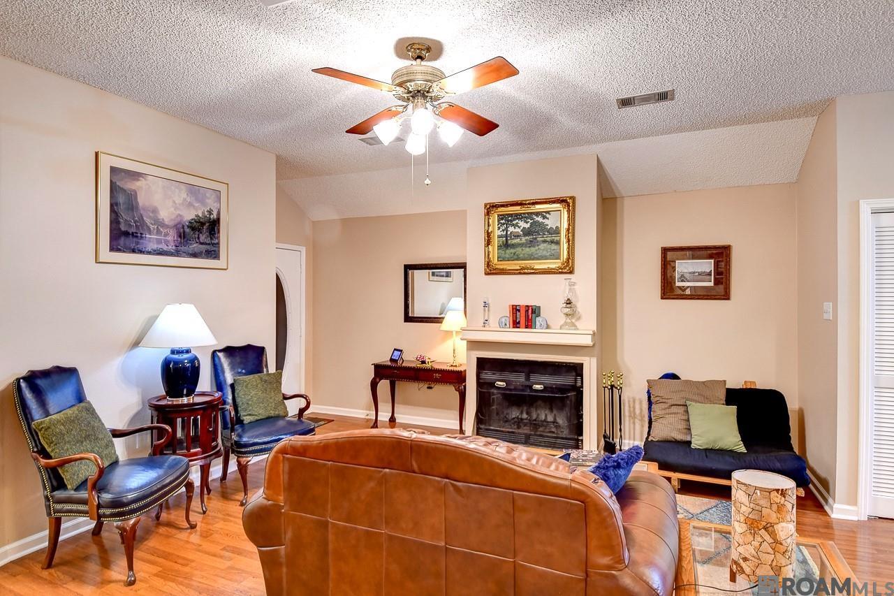 210 Meadowbend Dr, Baton Rouge, LA, 70820