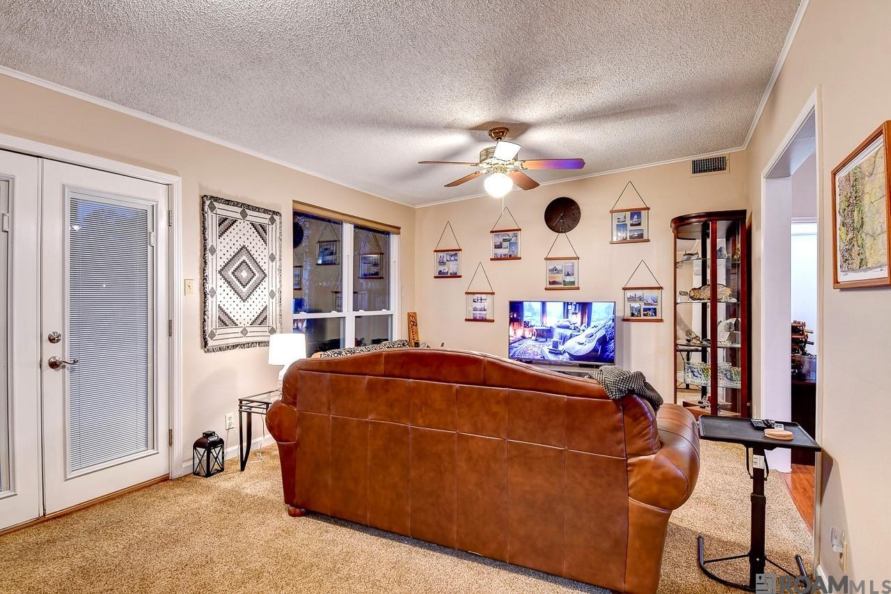 210 Meadowbend Dr, Baton Rouge, LA, 70820