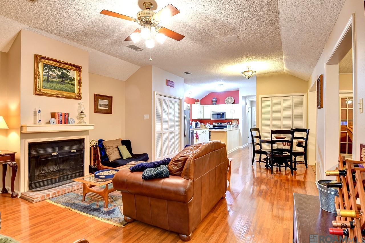 210 Meadowbend Dr, Baton Rouge, LA, 70820