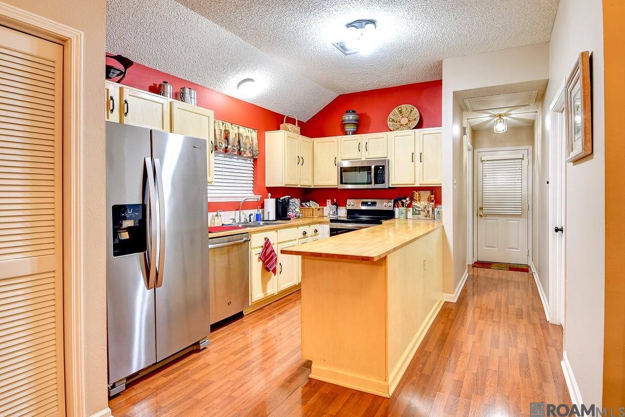 210 Meadowbend Dr, Baton Rouge, LA, 70820