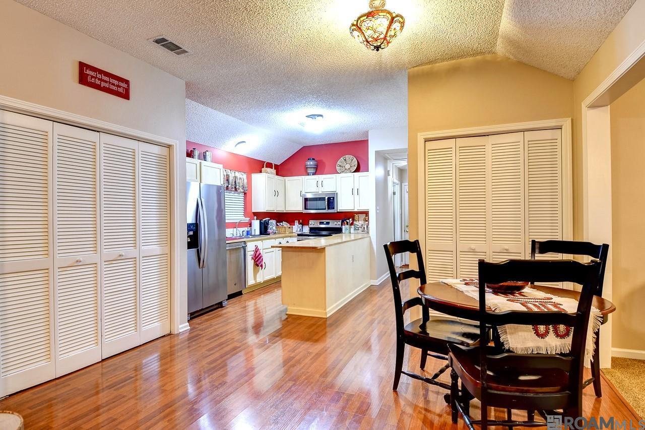 210 Meadowbend Dr, Baton Rouge, LA, 70820