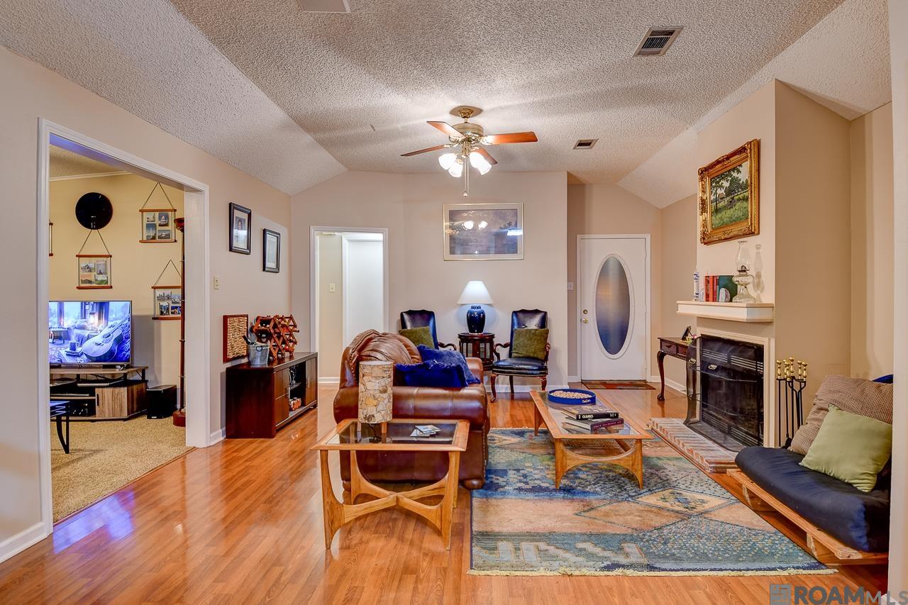 210 Meadowbend Dr, Baton Rouge, LA, 70820