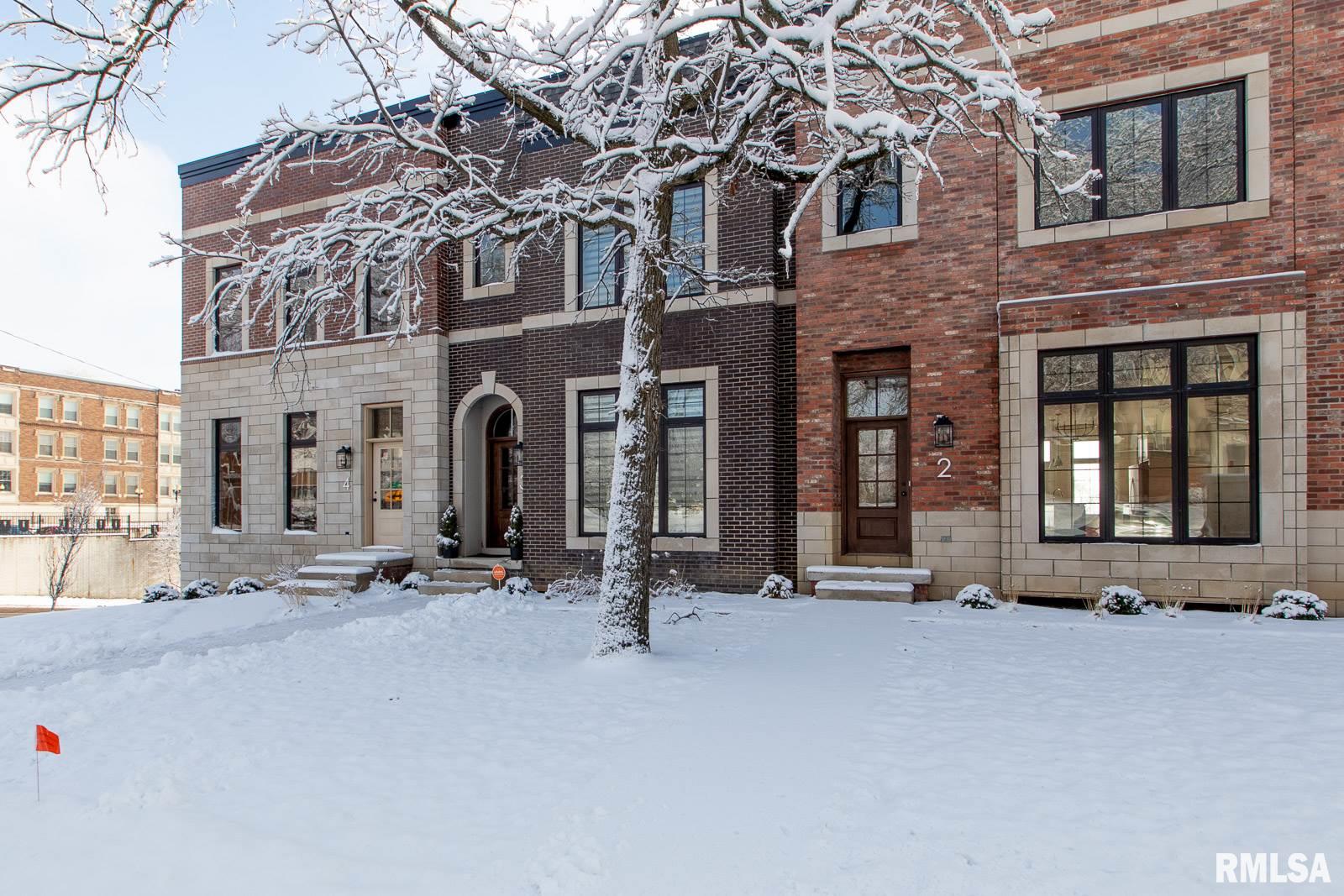 824 W Moss Avenue 1 Peoria Il 61606 Crowne Realty Llc