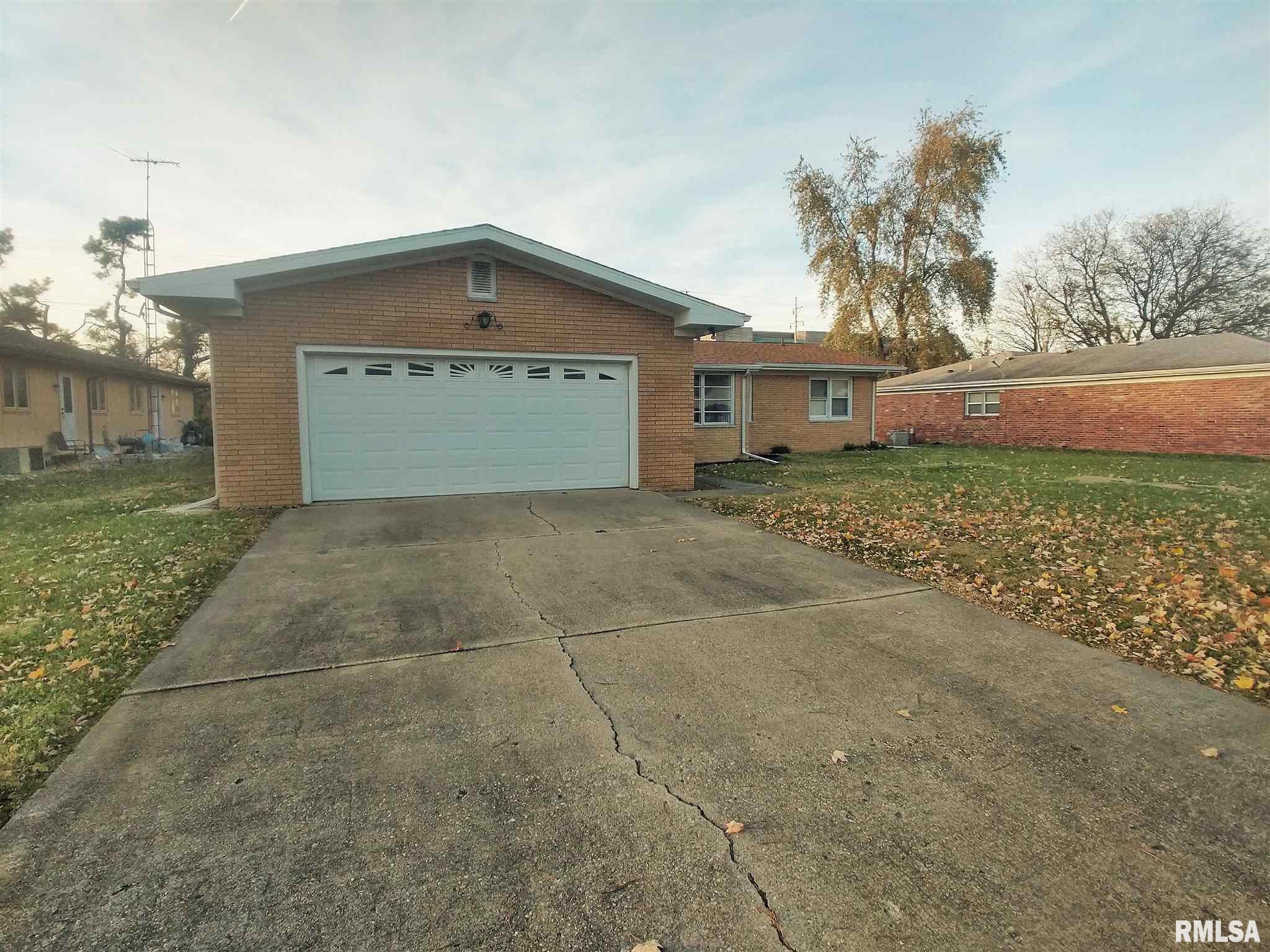 2425 Lynnhaven Dr Springfield Il 62704 The Deb Sarsany Team