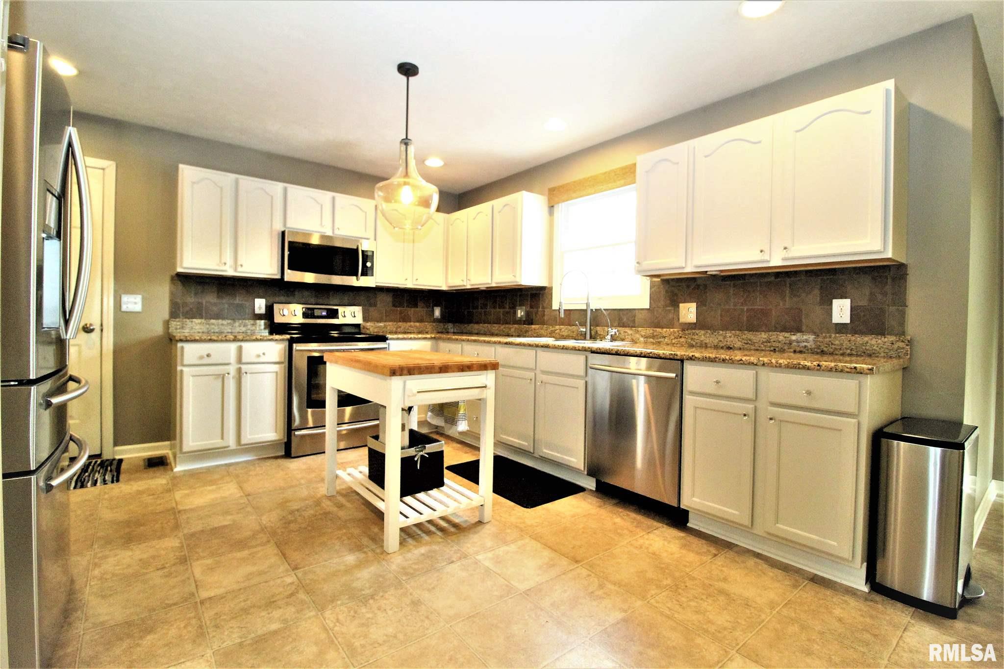 5608 N Stonewood Court Peoria Il 61615 Crowne Realty Llc