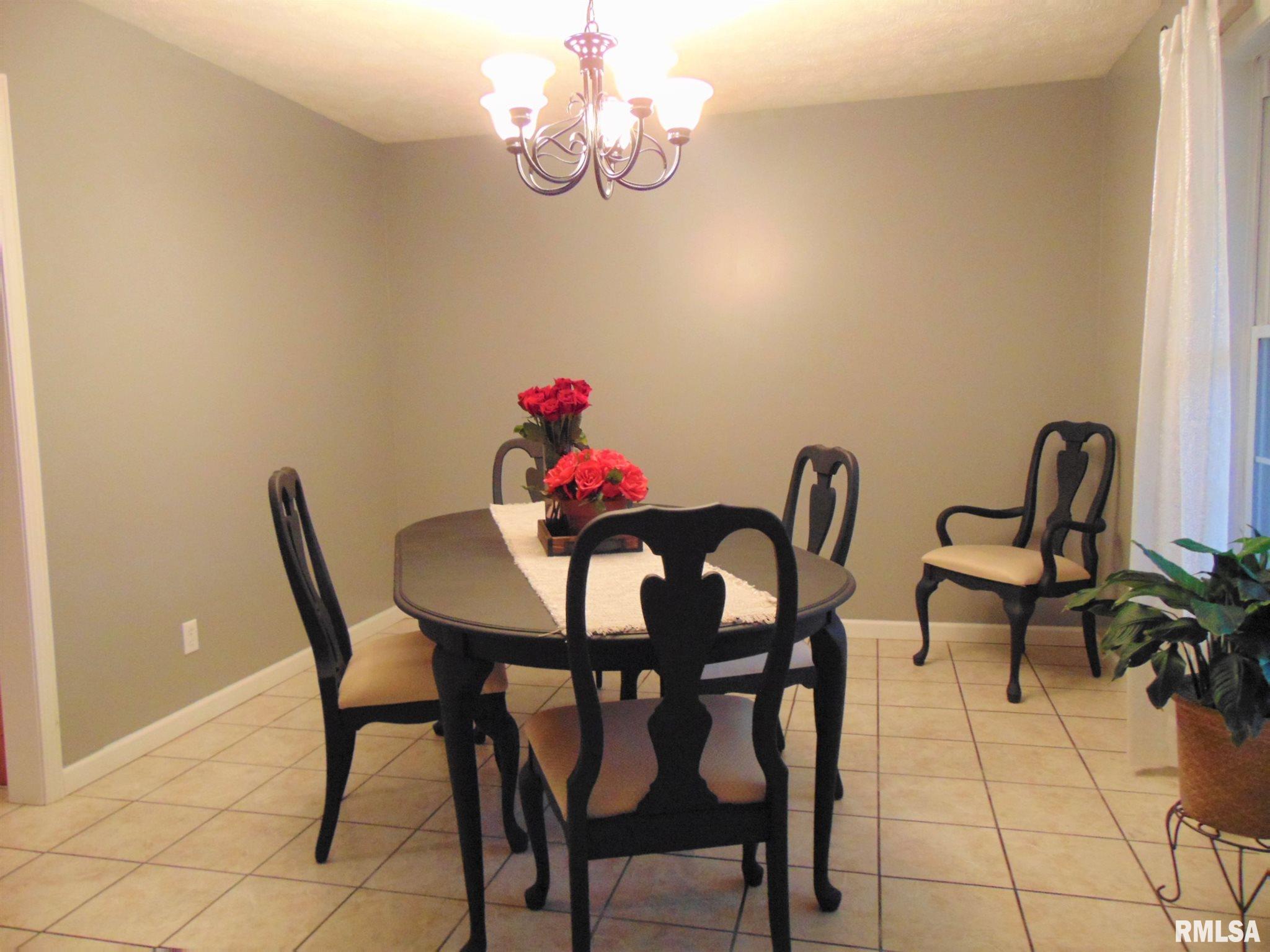 MLS EB435970 316 EVERGREEN Trail Herrin IL 62948