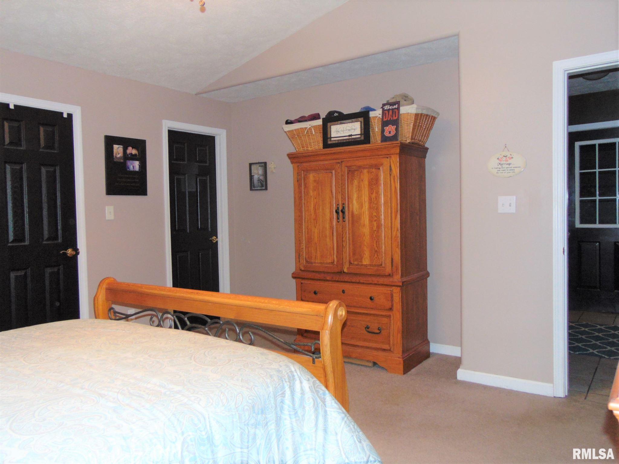 MLS EB435970 316 EVERGREEN Trail Herrin IL 62948