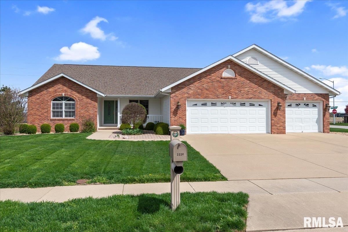 2225 Waterbury Pond Court, Springfield, IL 62712